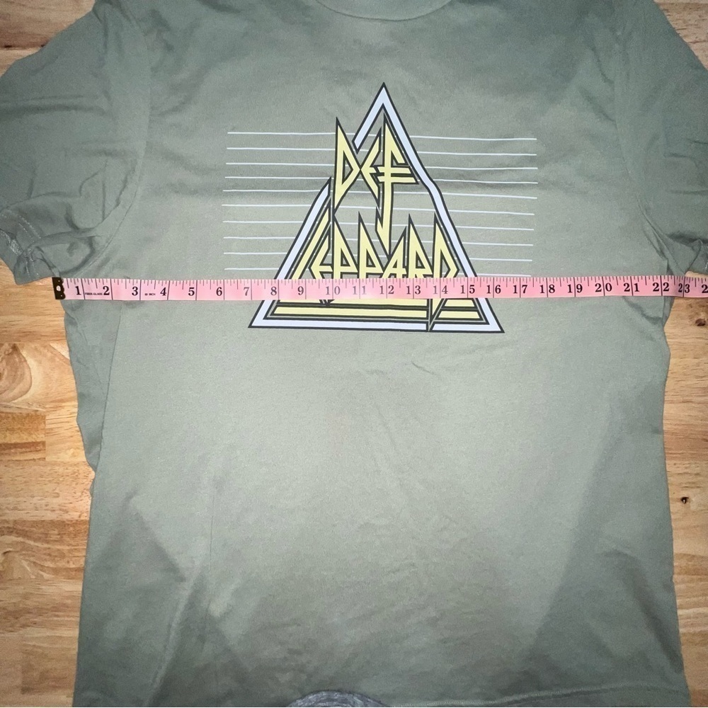 Def Leppard Men’s Olive Green Band Logo Graphic Tee – XL - Picture 5 of 8